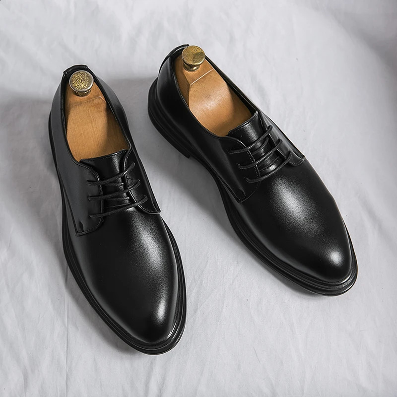 Classic Derby Shoes Brogues Leather Man Business Dress Office Leather Shoe For Men Fashion Patent Leather Party Wedding Shoes250114