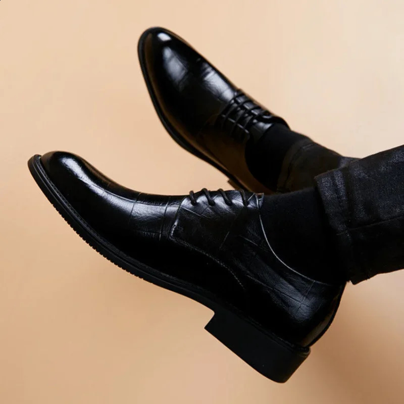 2024 Trend Dress Shoes Man Pointed Toe Social Shoe for Men Leather Casual Liquidation Low Price Legitimate Official Black250114
