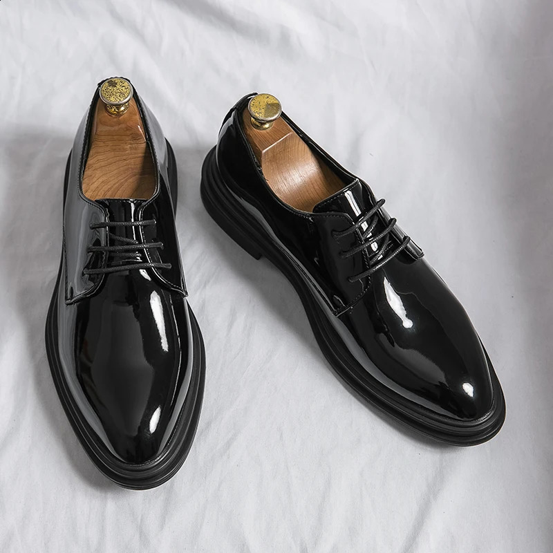 Classic Derby Shoes Brogues Leather Man Business Dress Office Leather Shoe For Men Fashion Patent Leather Party Wedding Shoes250114