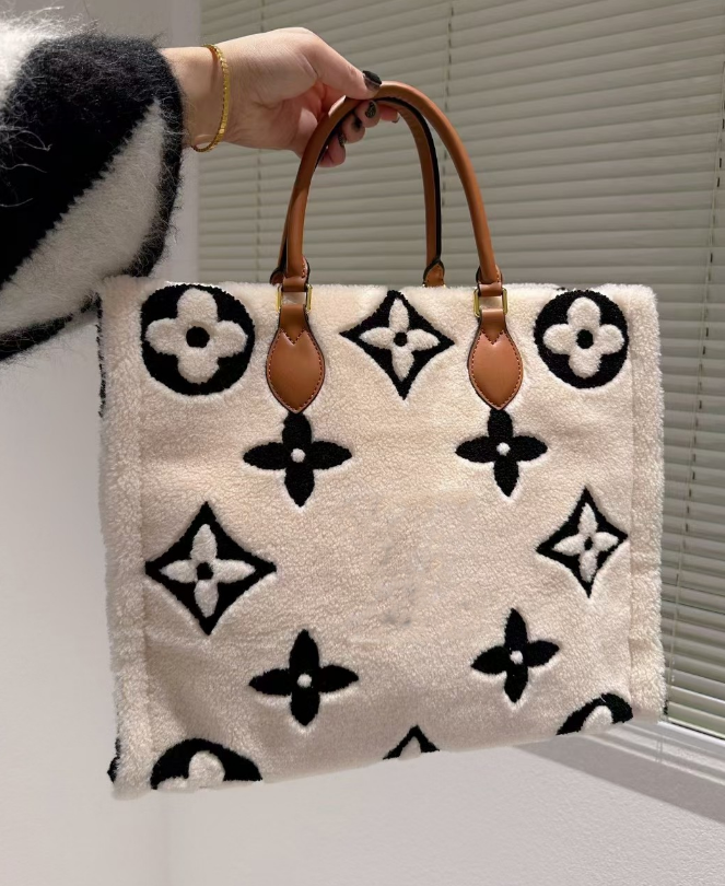 Mens Womens Lamb Wool Waist BagsDesigners Chest Bag Crossbody ClassicLetter Flower Soft Winter Handbags Tote