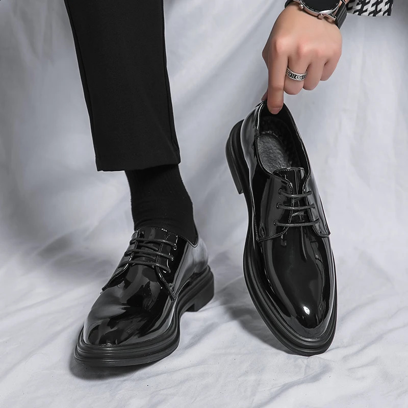Classic Derby Shoes Brogues Leather Man Business Dress Office Leather Shoe For Men Fashion Patent Leather Party Wedding Shoes250114