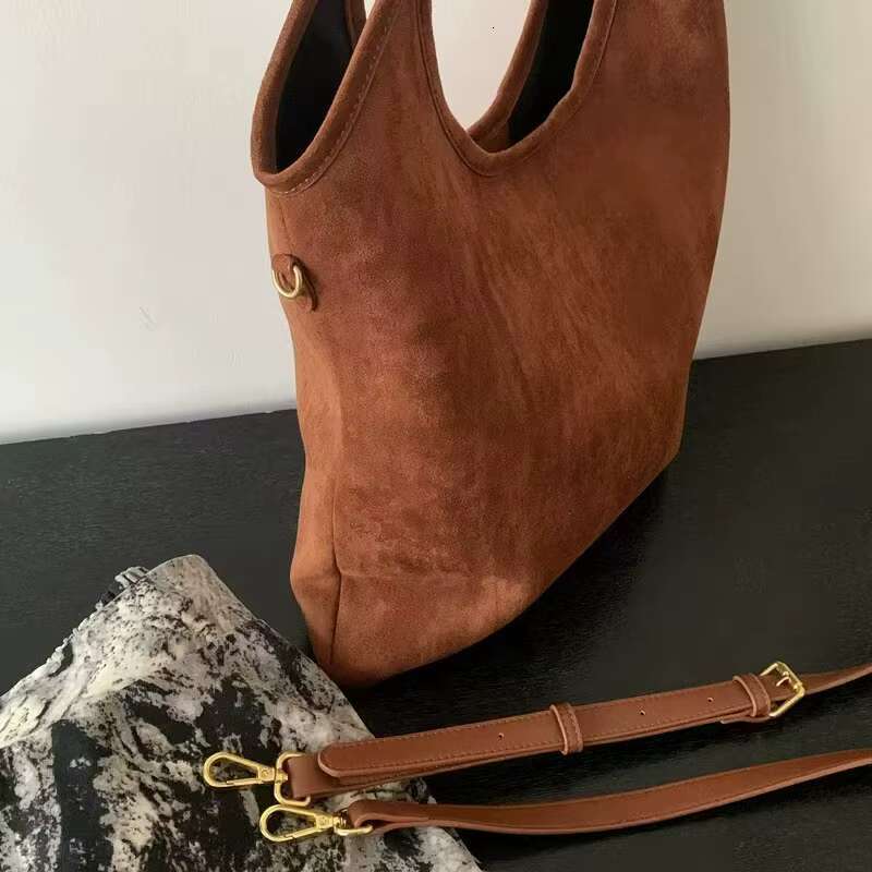 2024 New High Quality Large Capacity Underarm Bagsimple Fashion Versatile Retro Suede Single Shoulder Handbag