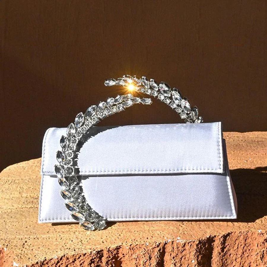 Shiny Diamonds Sequin Banquet Handbags Women Lancet Rhinodrill Box Crystal Satin Evening Bag Wedding Party Chains Crossbody Bags 250110