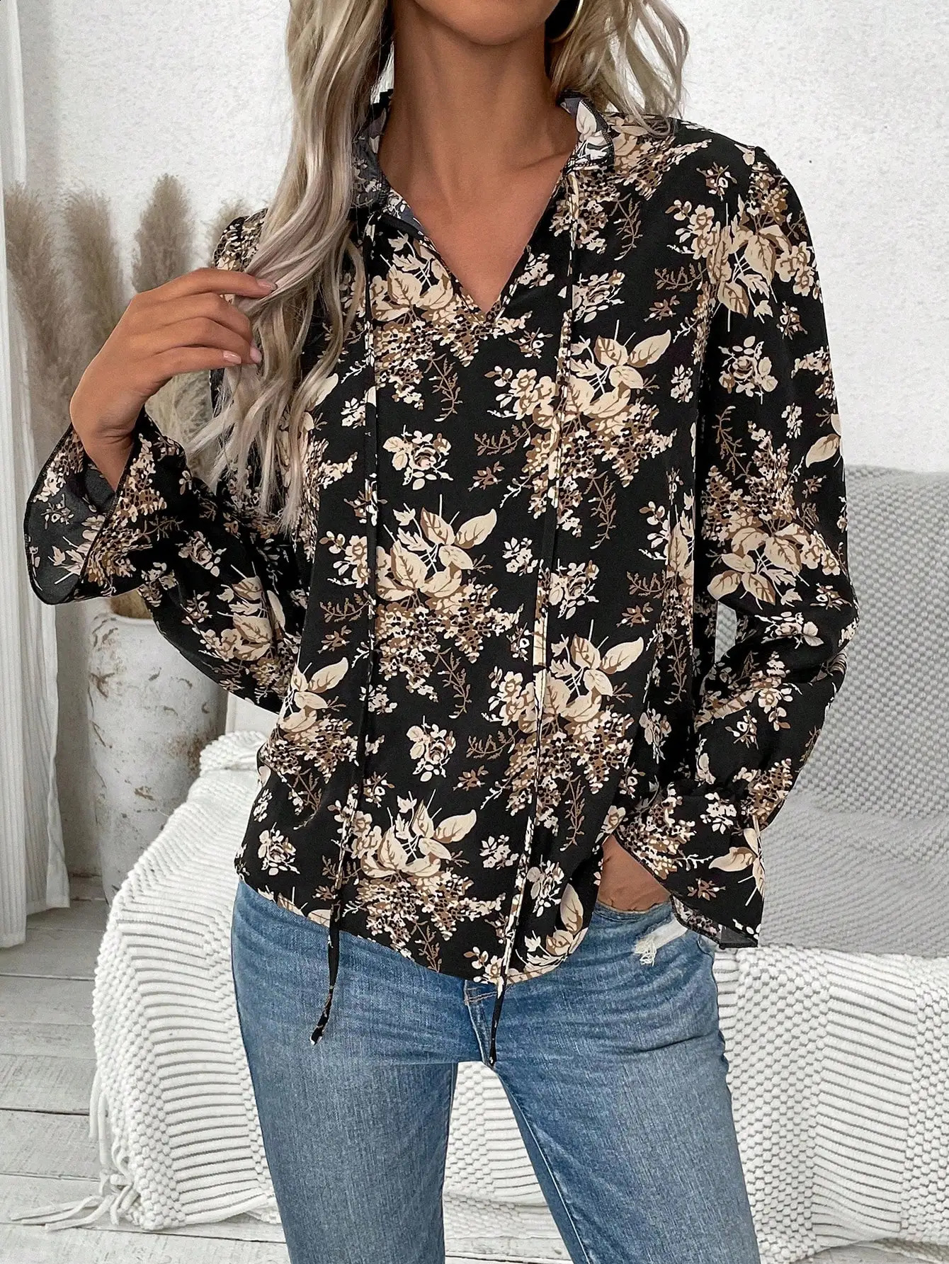 Elegant and stylish womens shirt with long sleeves and ruffled edge printed casual shirt for women 250121