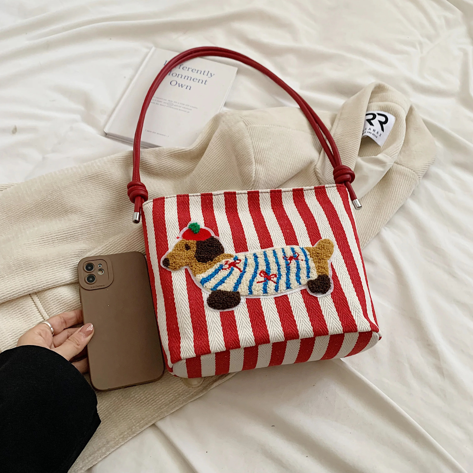 Niche cartoon puppy pattern versatile crossbody bag single shoulder armpit bag bucket bag 250122