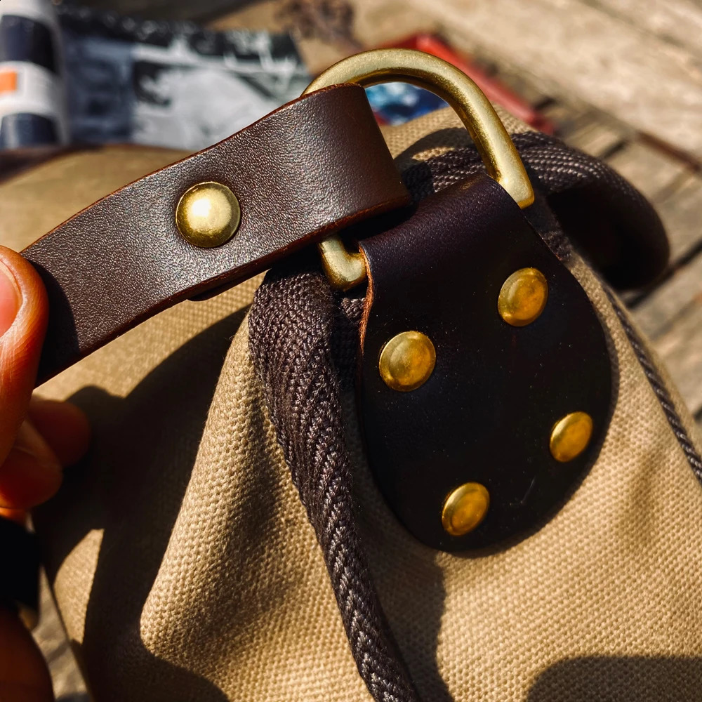 Customized American retro FR 565 566 oil wax canvas shoulder bag size 27 * 21 * 7cm leather shoulder strap saddle bag 250109