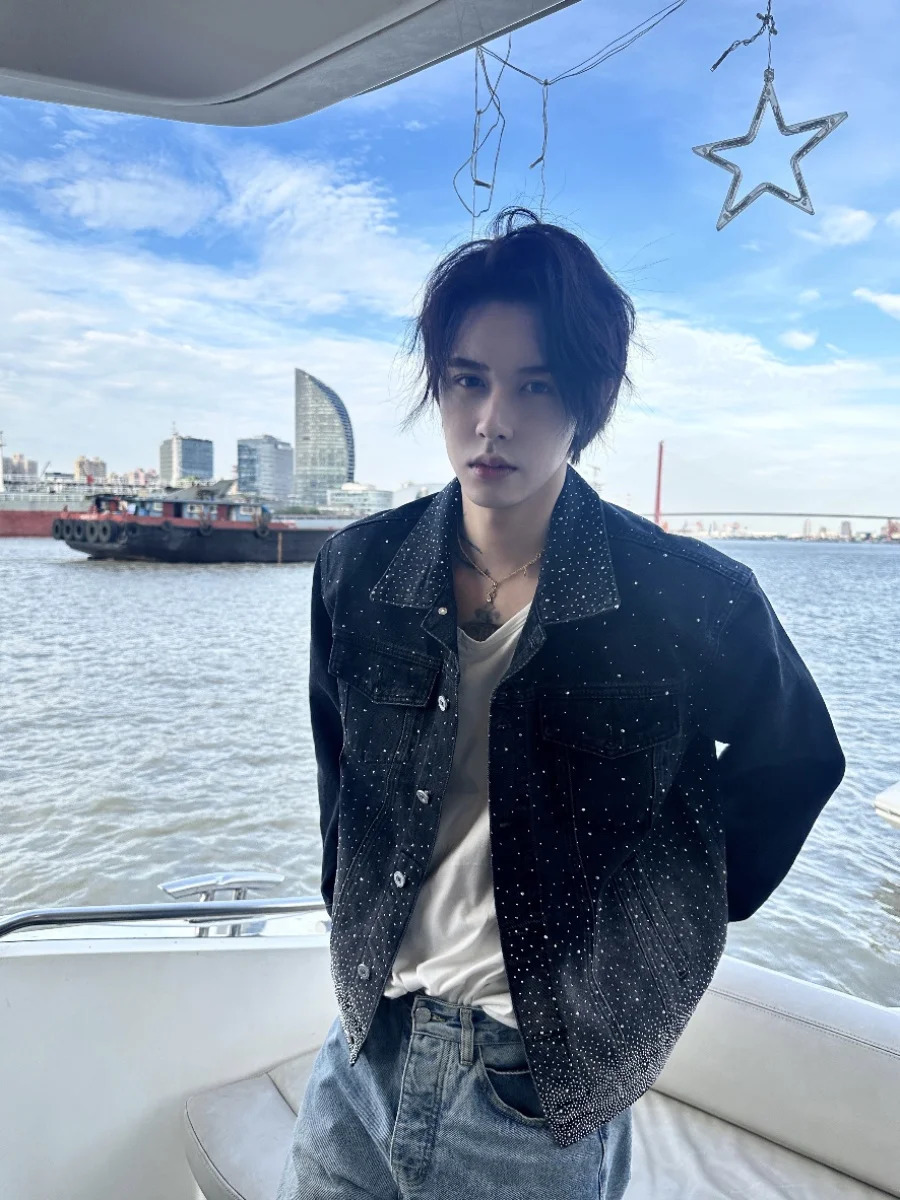 Mens Clothes Starry Rhinestone Denim Jackets Mens Gradient Color Handsome Trendy Male Loose Fashion Black Jacket Tops 250121