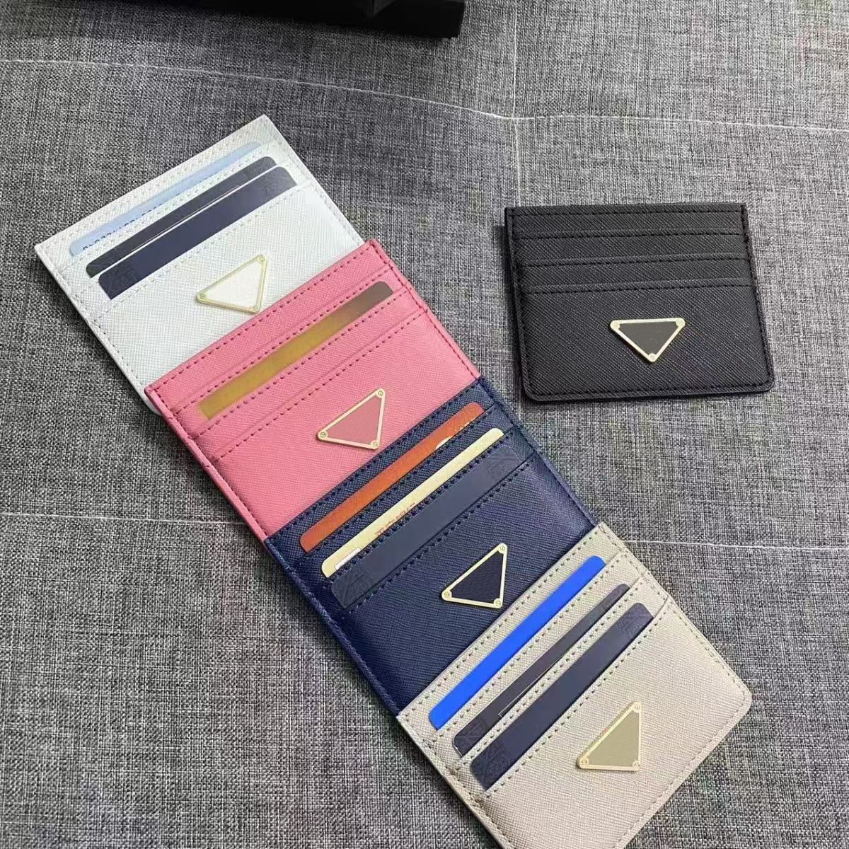 Designer Women's Mens Re-Edition triangle card holder Purses wallets Luxurys vintage wallet Leather branded retro wholesale Holders Coin card Key Pouch bag AA++
