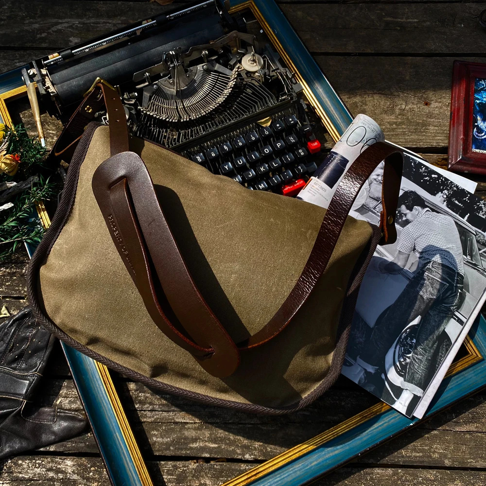 Customized American retro FR 565 566 oil wax canvas shoulder bag size 27 * 21 * 7cm leather shoulder strap saddle bag 250109