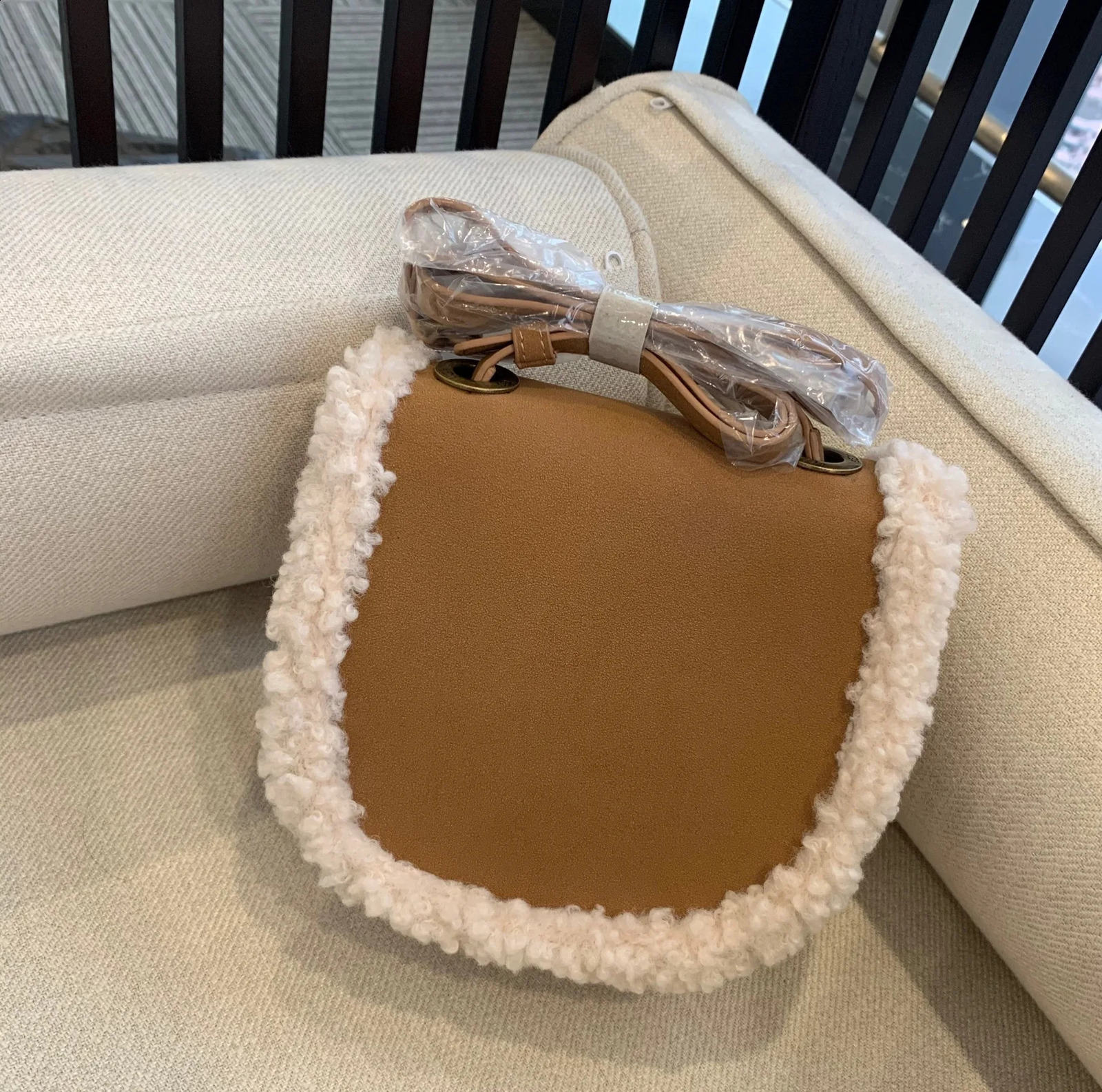 Plush saddle bag womens suedeleather wool fur bag simple winter cashmere shoulder cross bag 250109