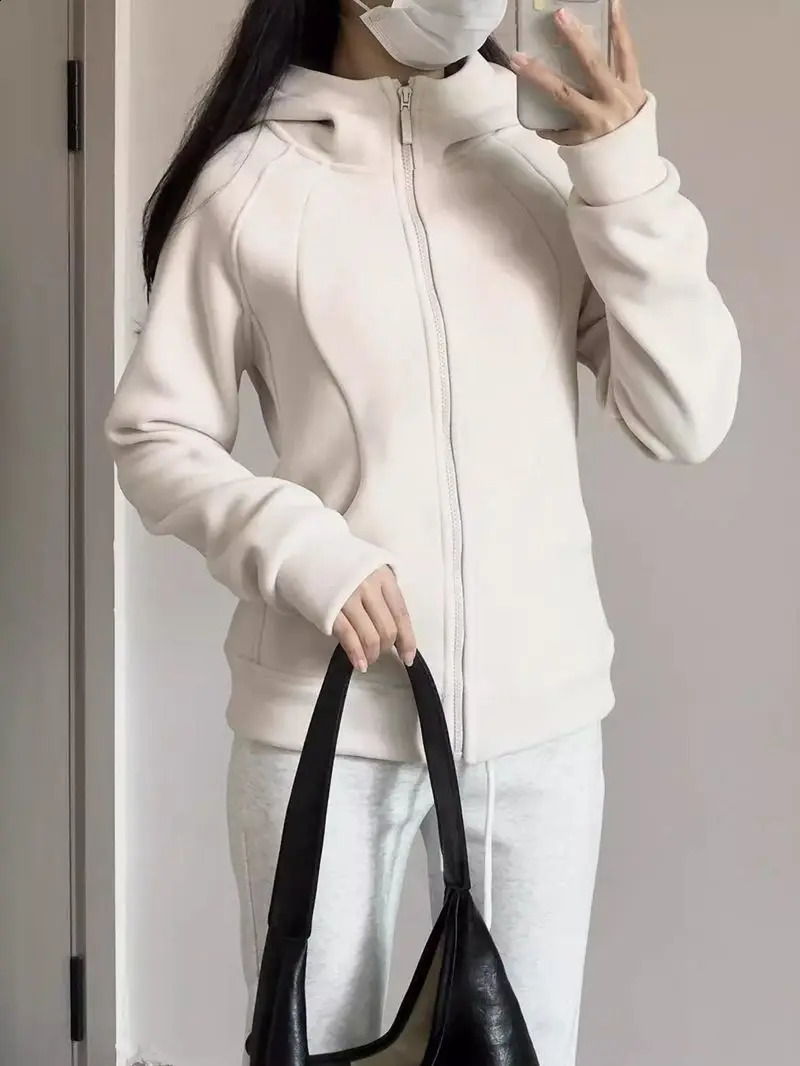 Slim Fit Velvet Hooded Sweatshirt Women Autumn and Winter Small Thickened Warm Top Casual Sports Cardigan Jacket 250106