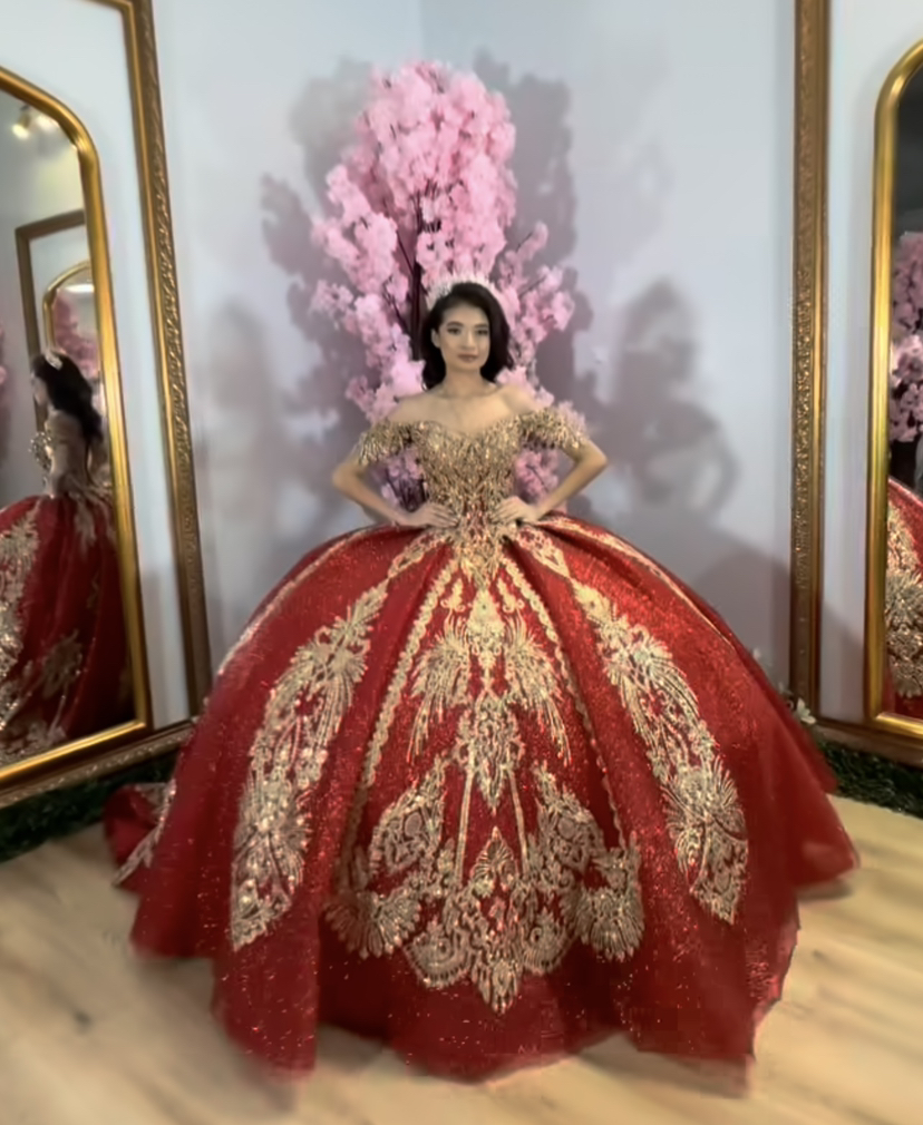 Luxury Red Quinceanera Dresses Gold Applique Lace Birthday Prom Party Dress Crystal Beading Ball Gown Customized