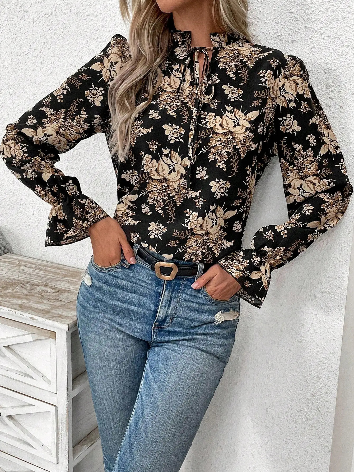 Elegant and stylish womens shirt with long sleeves and ruffled edge printed casual shirt for women 250121