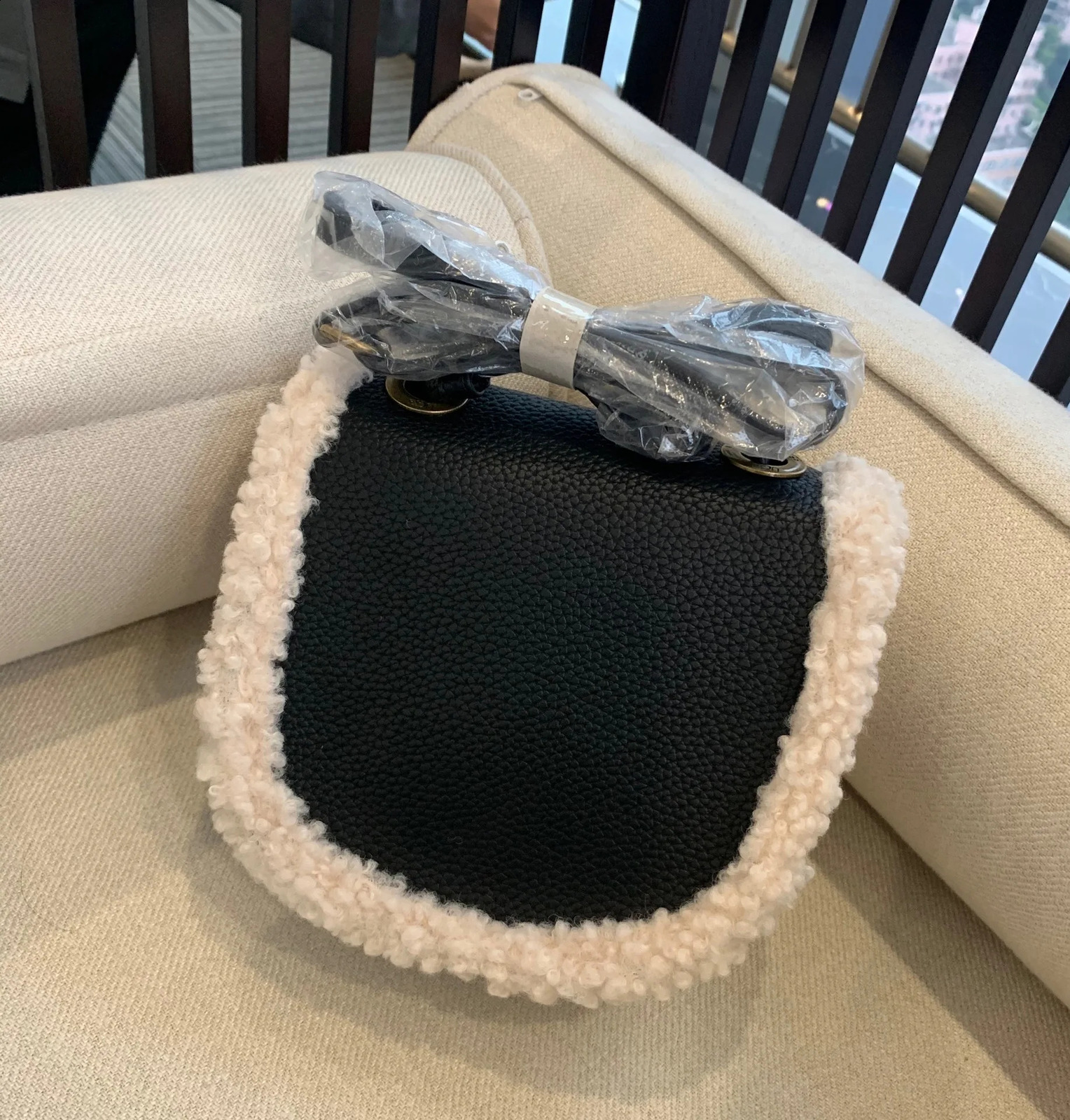 Plush saddle bag womens suedeleather wool fur bag simple winter cashmere shoulder cross bag 250109