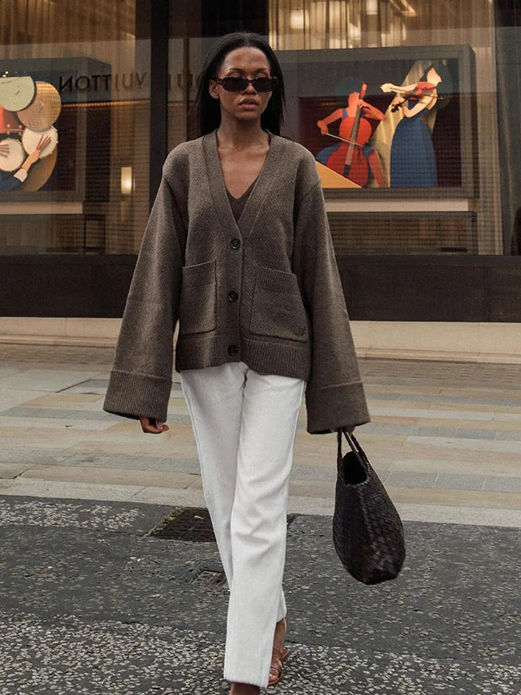 Women Fashion Solid Single Breasted Pockets Cardigan Elegant Vneck Loose Knitted Sweater 2024 Autumn Lady Chic Streetwrar 250109Z