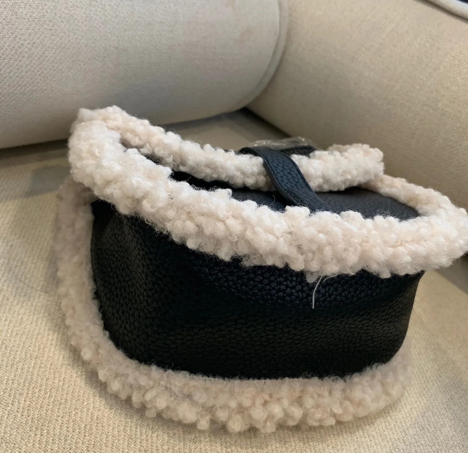 Plush saddle bag womens suedeleather wool fur bag simple winter cashmere shoulder cross bag 250109