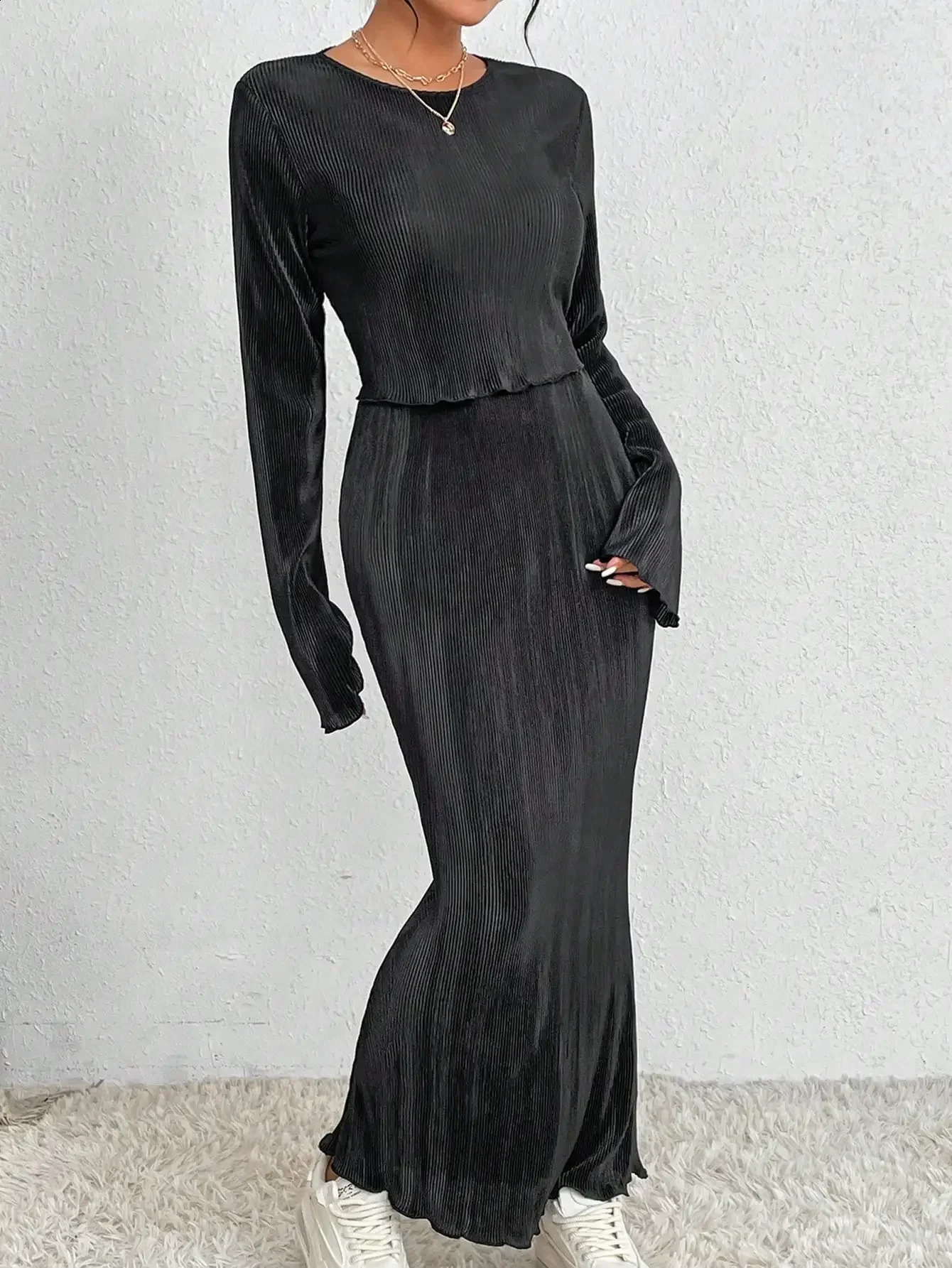 Elegant casual womens twopiece small round neck wooden ear hem tight skirt 250122