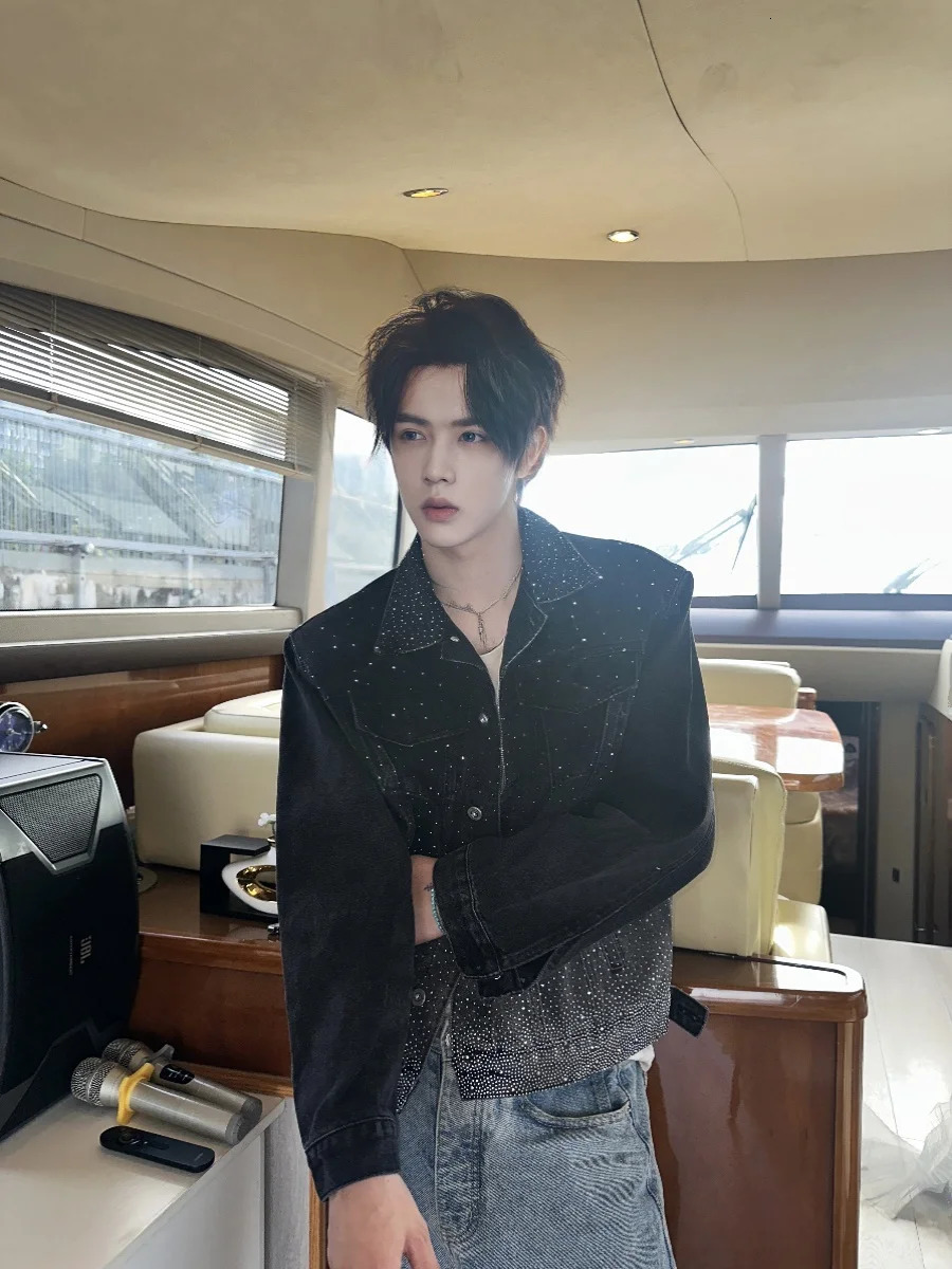 Mens Clothes Starry Rhinestone Denim Jackets Mens Gradient Color Handsome Trendy Male Loose Fashion Black Jacket Tops 250121