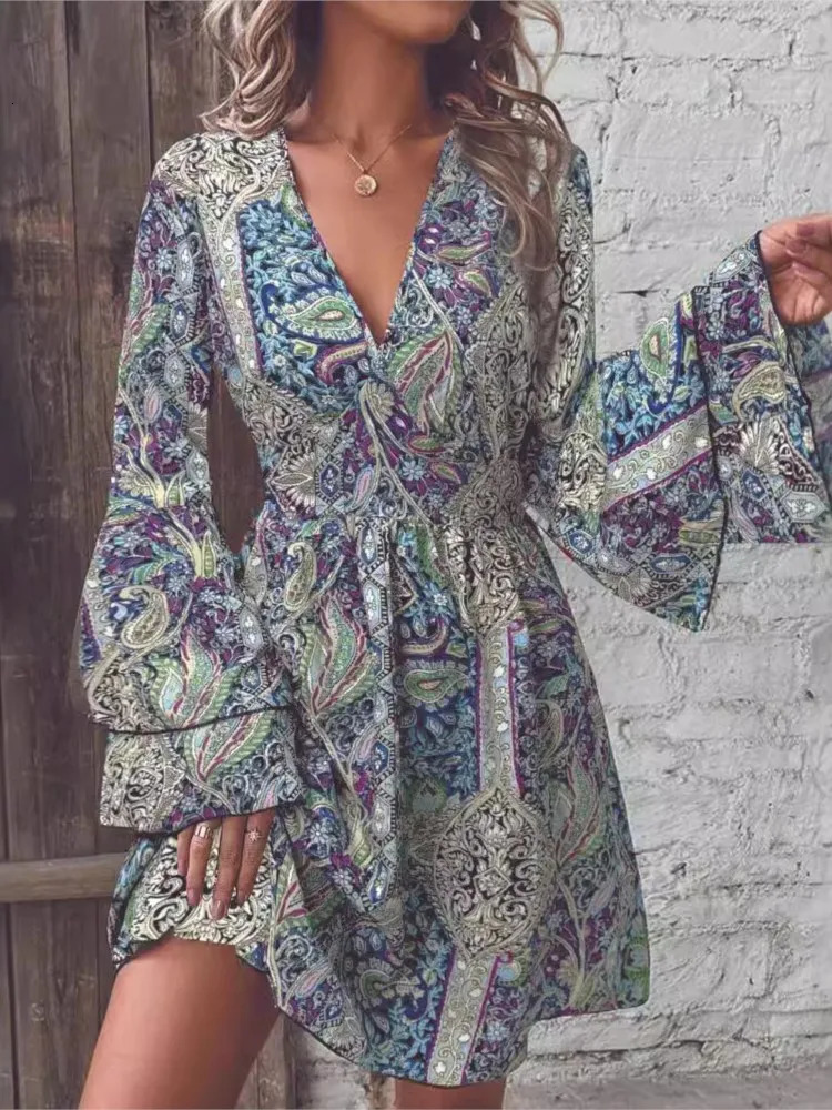 Autumn Winter Fashionable Womens Paisley Printed Sexy V-neck Trumpet Sleeves Casual Loose Dress 250122