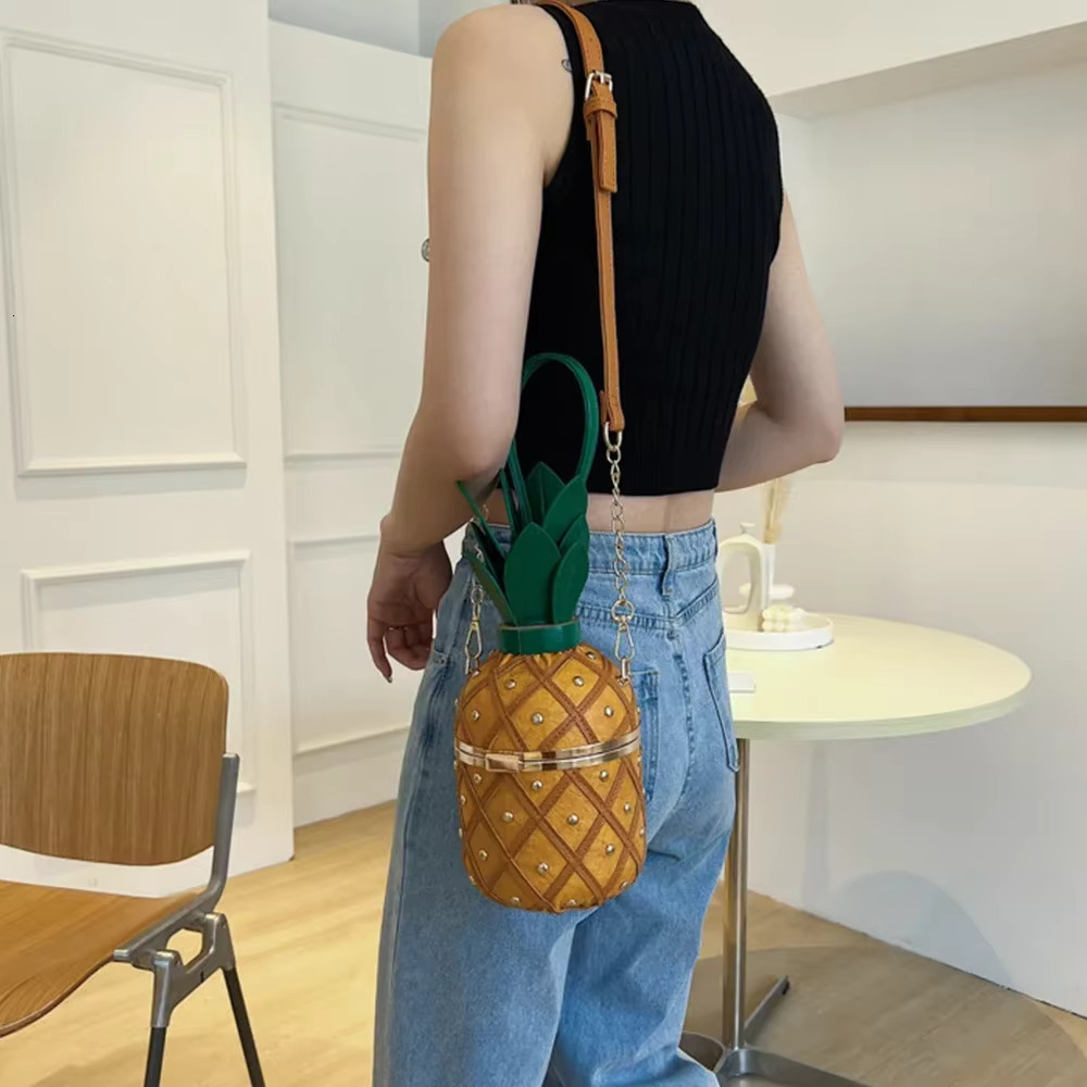 Cute Pineapple Design Crossbody Rivet Fruits Shoulder Bag Designer Funny Purses for Women 2023 Handbags Party Clutch
