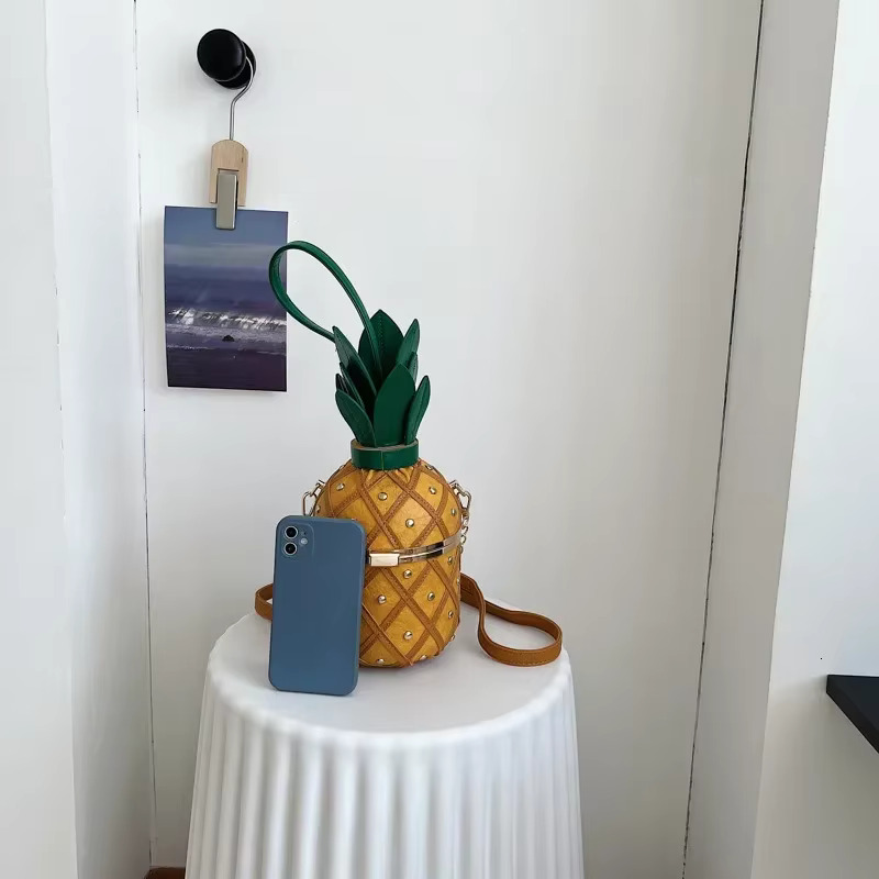 Cute Pineapple Design Crossbody Rivet Fruits Shoulder Bag Designer Funny Purses for Women 2023 Handbags Party Clutch