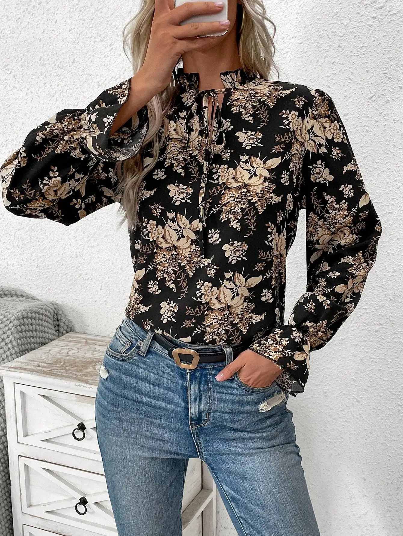 Elegant and stylish womens shirt with long sleeves and ruffled edge printed casual shirt for women 250121