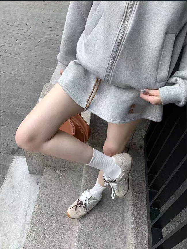 Top Designer High Quality Lapel Neck Long Sleeve Zipper + Puffy Fashion Embroidery Letter Printed Jacket Short Skirt Set new