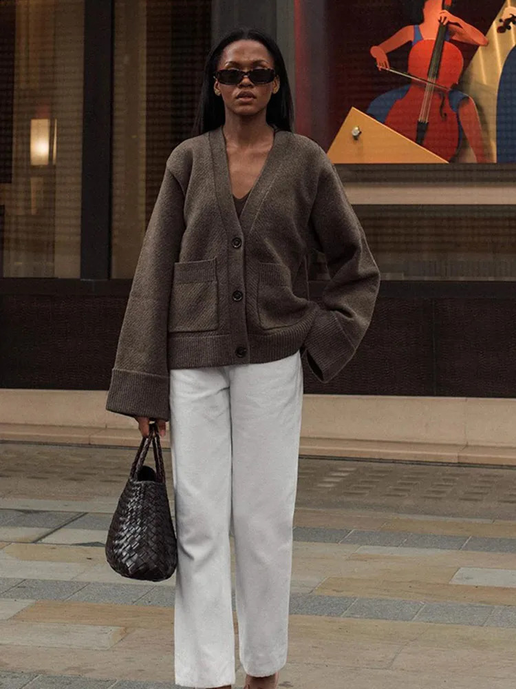 Women Fashion Solid Single Breasted Pockets Cardigan Elegant Vneck Loose Knitted Sweater 2024 Autumn Lady Chic Streetwrar 250109Z