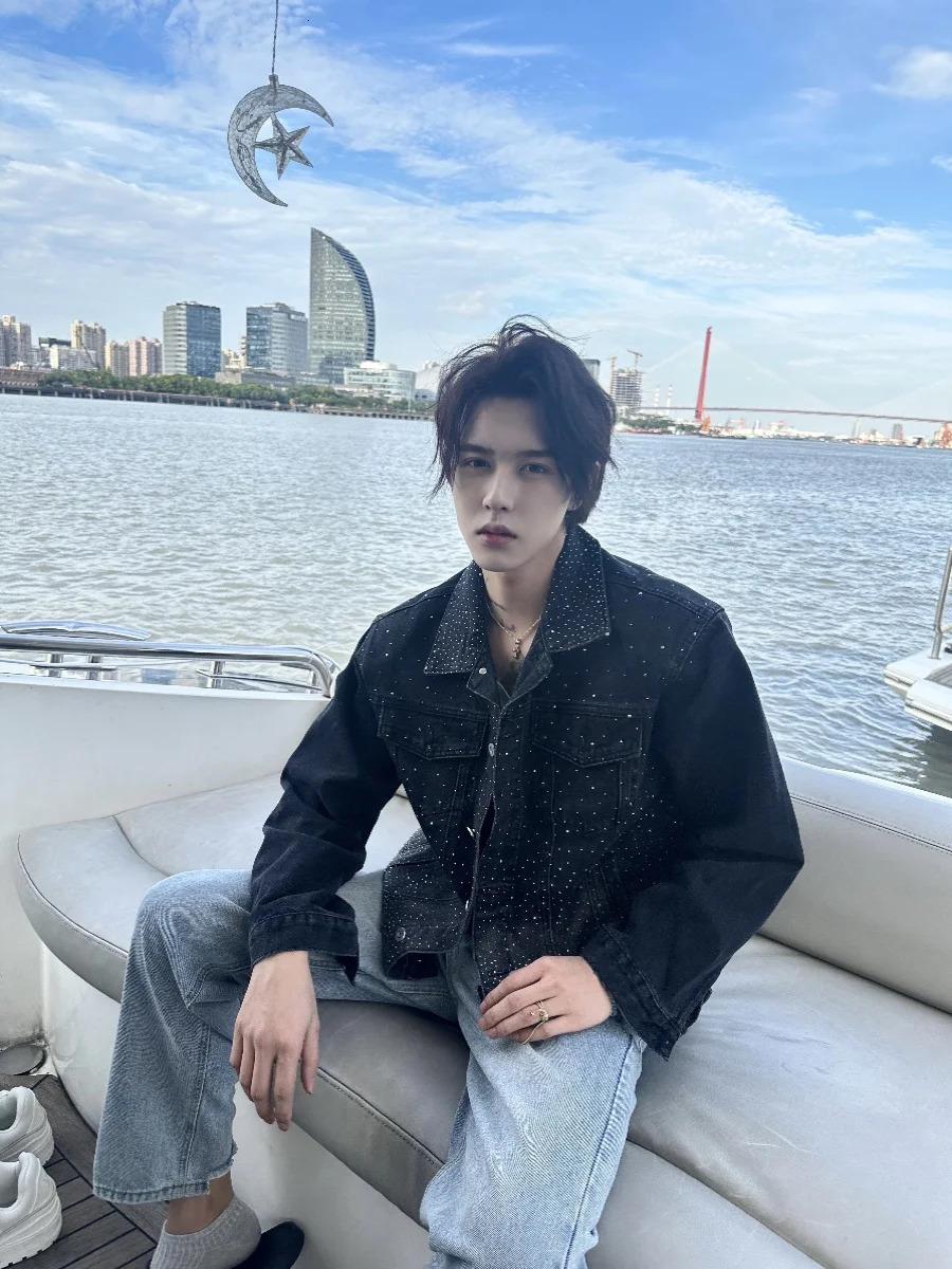Mens Clothes Starry Rhinestone Denim Jackets Mens Gradient Color Handsome Trendy Male Loose Fashion Black Jacket Tops 250121