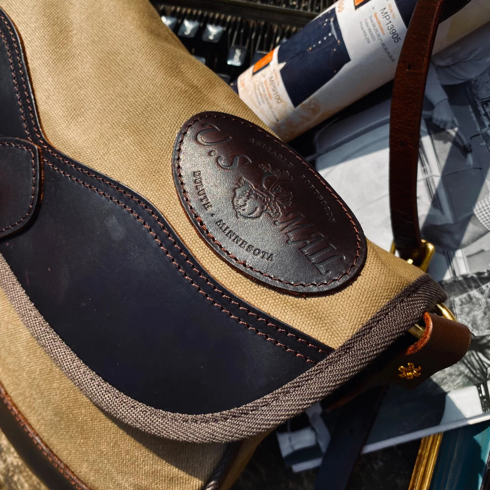 Customized American retro FR 565 566 oil wax canvas shoulder bag size 27 * 21 * 7cm leather shoulder strap saddle bag 250109