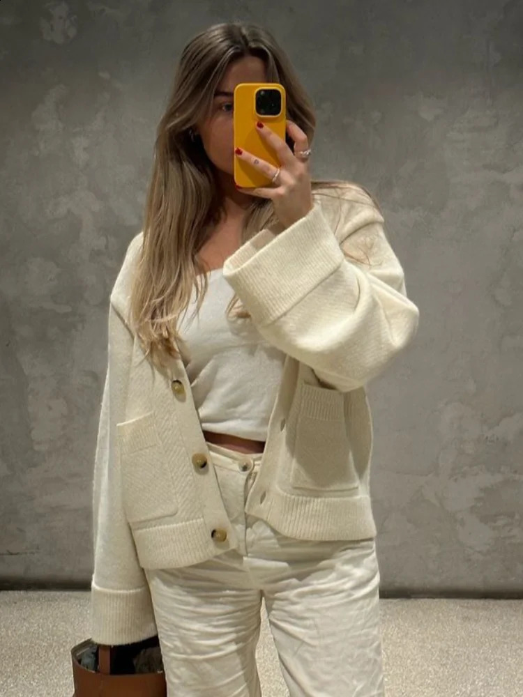 Women Fashion Solid Single Breasted Pockets Cardigan Elegant Vneck Loose Knitted Sweater 2024 Autumn Lady Chic Streetwrar 250109Z