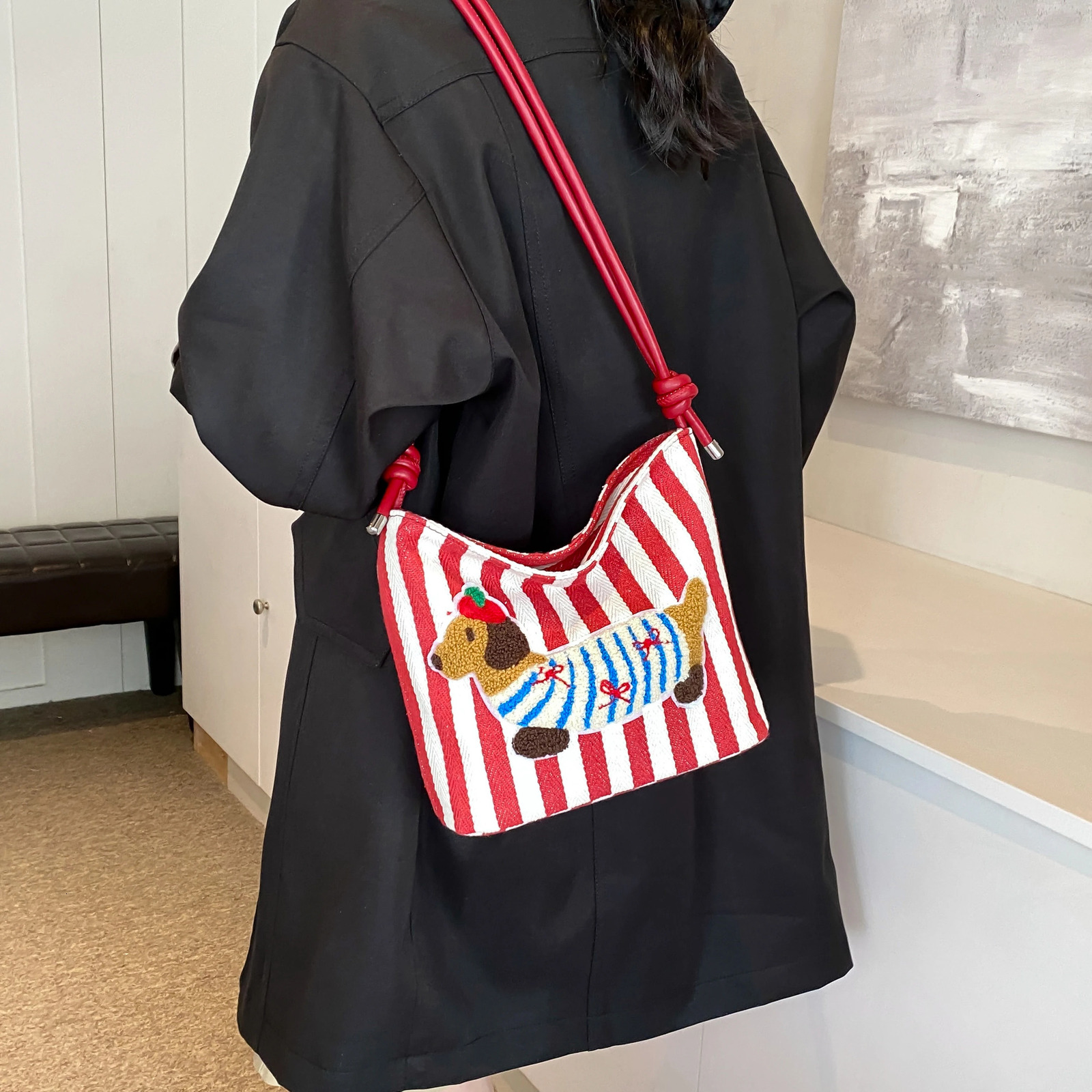 Niche cartoon puppy pattern versatile crossbody bag single shoulder armpit bag bucket bag 250122