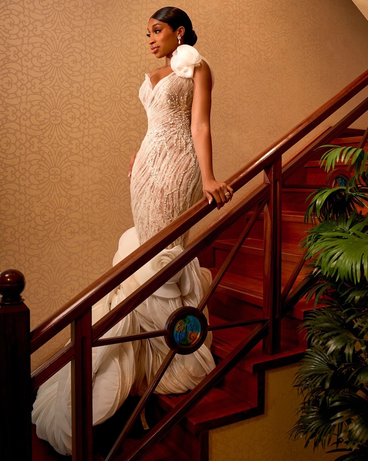 2025 Arabic Aso Ebi Plus Size Ivory Illusion Mermaid Wedding Dresses Beaded One Shoulder Tiers Vintage Bridal Gowns Dress For Bride ZJ068