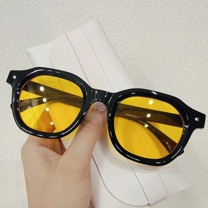 Korean Style Vintafe Fashion Sunglasses For Women Plastic Rivet Frame Sunglasses UV400 Male 250117