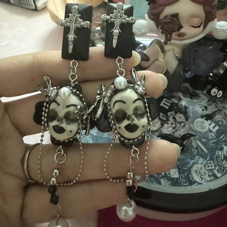 Punk Pearl Ceramic Black Drop Glue Doll Earrings Women Gothic Perforated Ear Pendants Jewelry Earwear Halloween Accessories 250120
