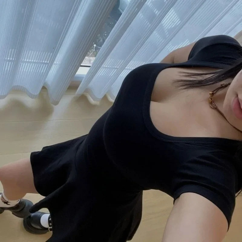 Elegant Petitemini dress with black square neckline for womens summer mini skirt fashion casual day dress 250110