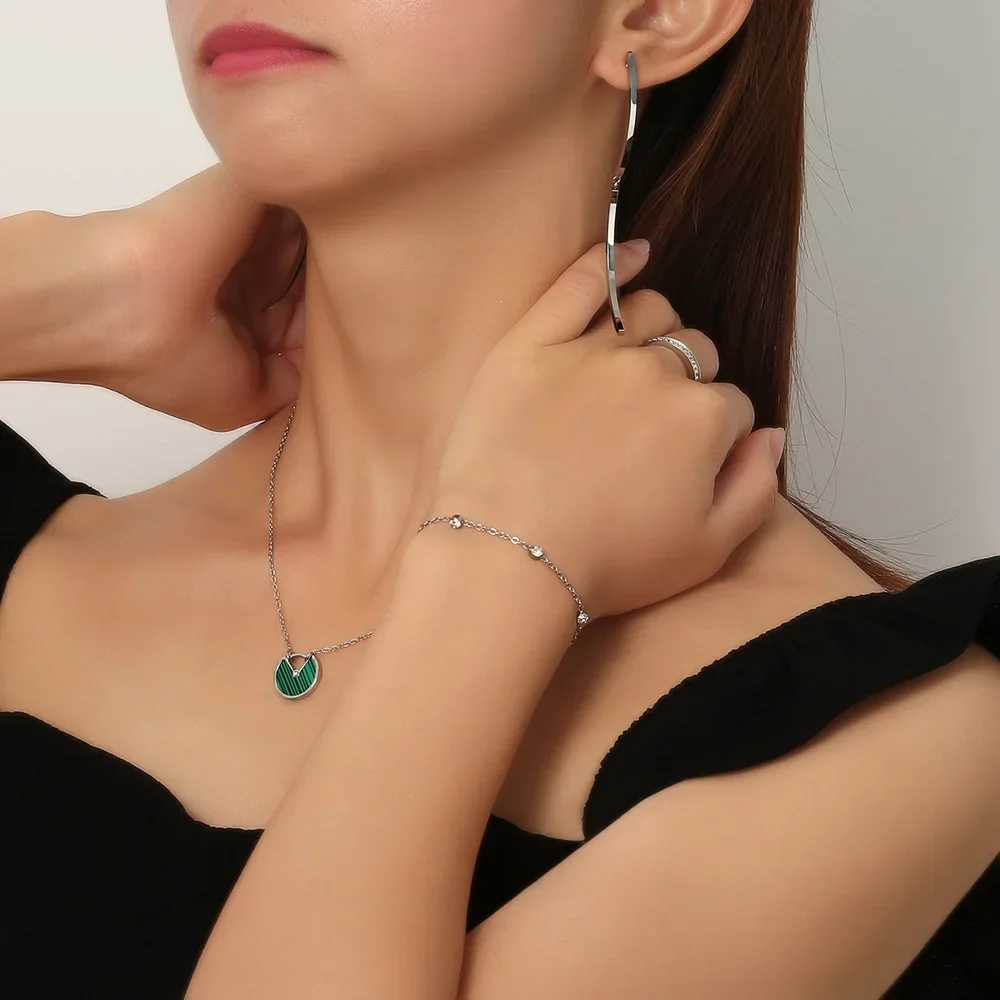 New Shinny White Zircon Charm Bracelet Wen Luxury Stainless Steel Metal Bracelets Jewelry Wedding Party Gift X250129