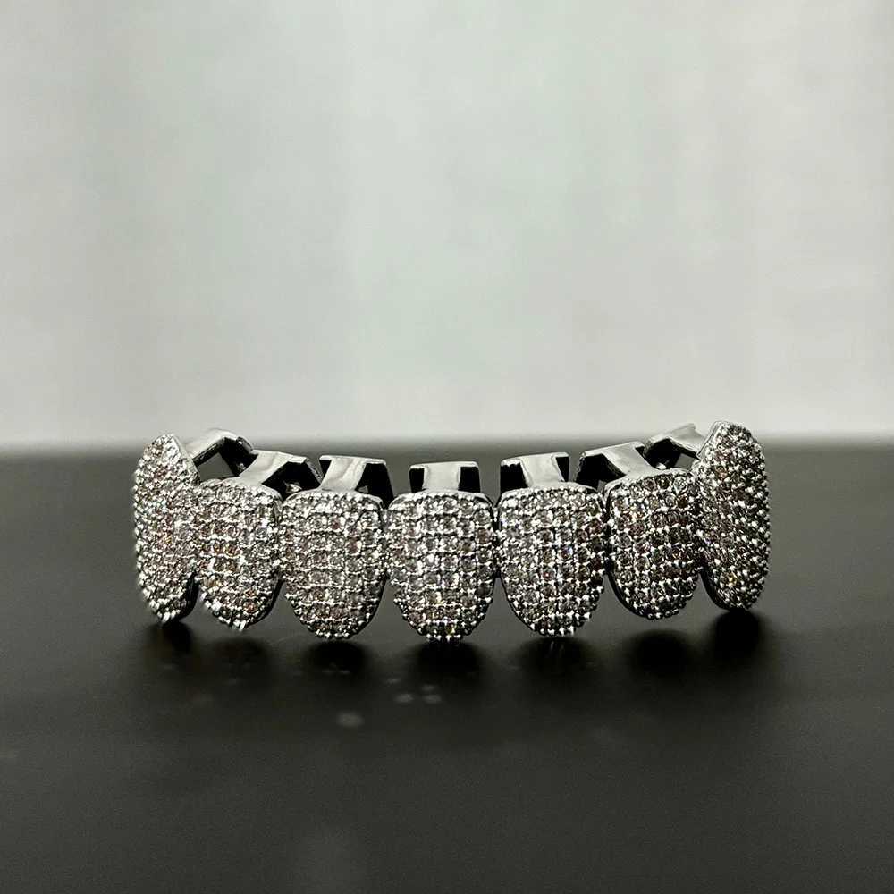 RACHELZ 8/7 Iced Out CZ Stone Teeth Grillz Braces Fangs Hip Hop Full Cubic Zircon Tooth Caps For Women Men Jewelry CosplayXJ250114
