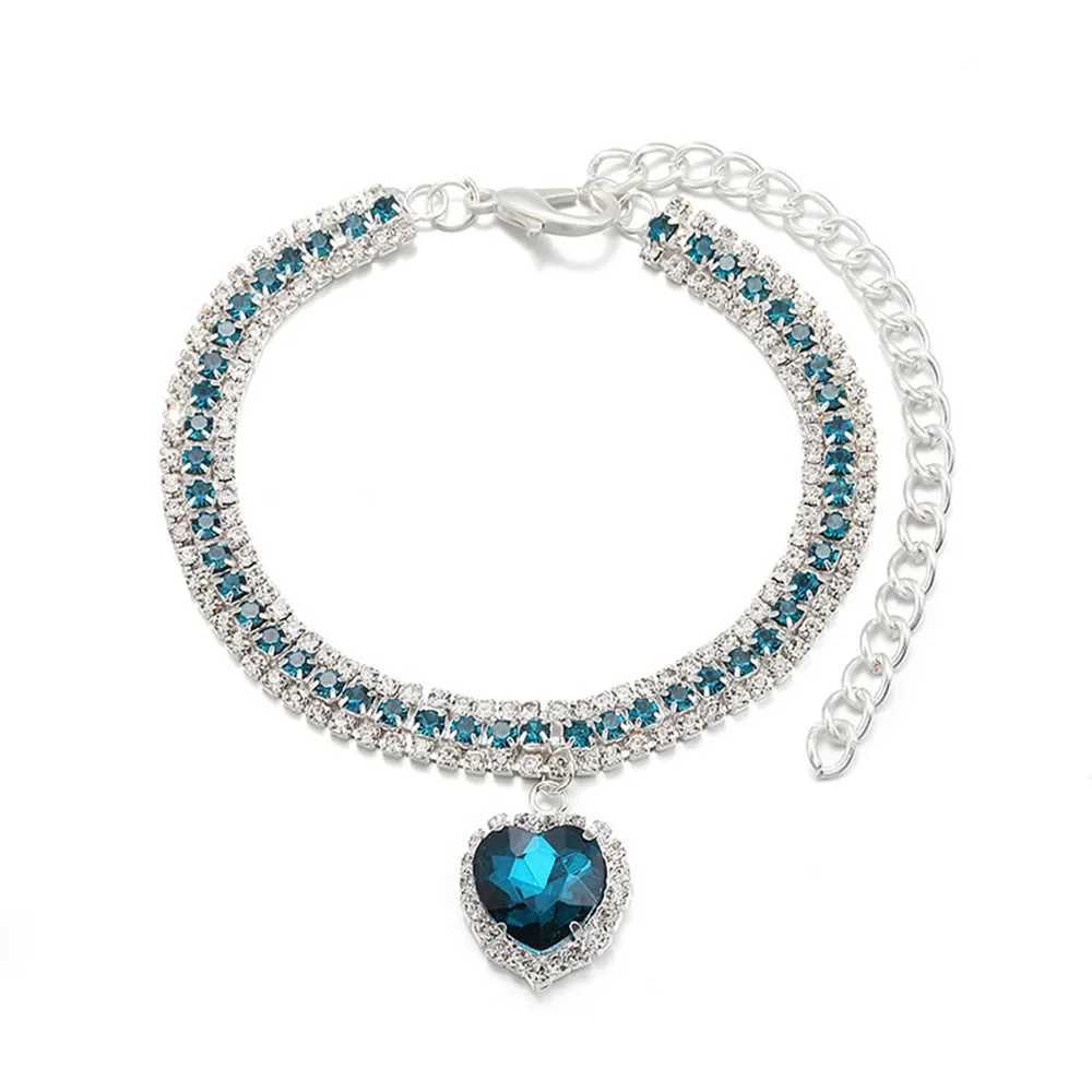 Luxury Diamond Pet Collar Cat Necklace Cute Love Pendant Dog Cat Collar Pet Accessories for Puppies Bling Crystal Kitty Necklace X250129