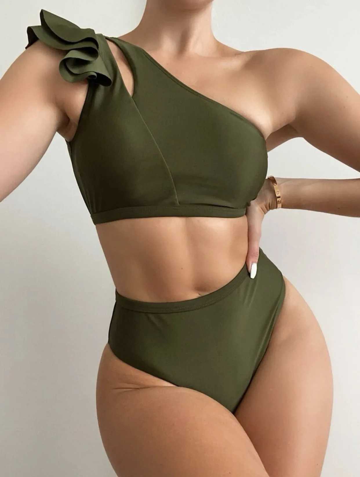 2024 Hot selling Solid Color Sexy Split High Waist One Shoulder Flying Edge Womens Bikini SwimsuitXJ250120