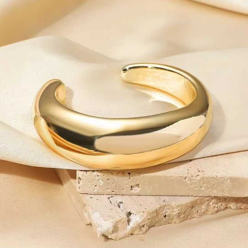 Fashion Exaggerated Irregar Acrylic Bracelets for Wen Simple Hip Hop Rock Personality Cuff Bangle Trendy Jewelry X250129