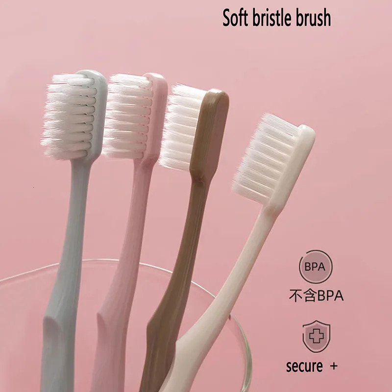 A set of four toothbrushes for adults or children manual disposable travel toothbrush multicolor toiletries oral 250115