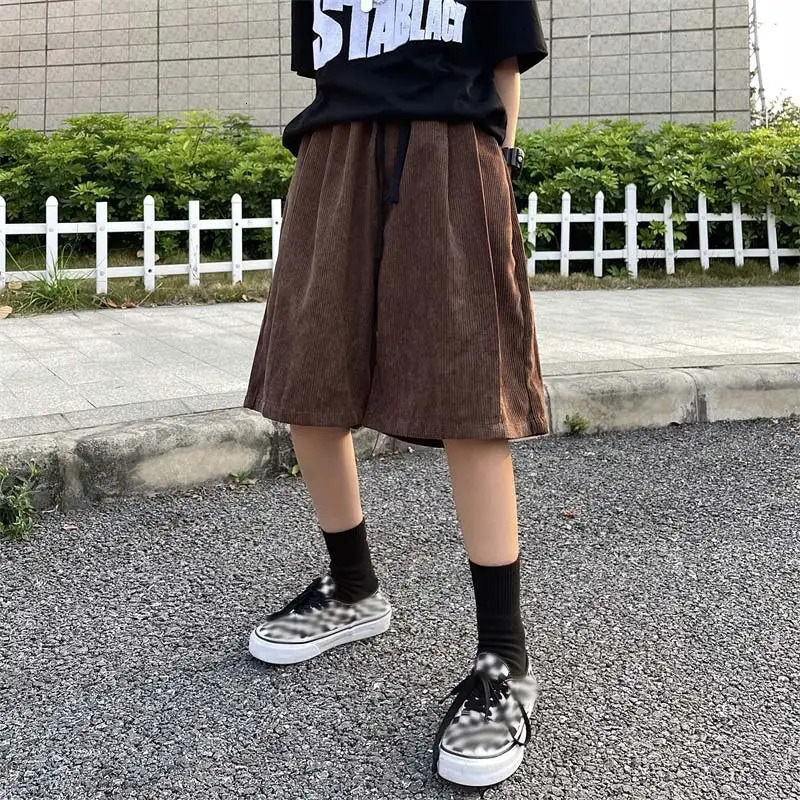 Brown Corduroy shorts with oversized pockets five point mens summer Korean fashion wide leg pants Ins hip-hop bottom mens and womens 250110