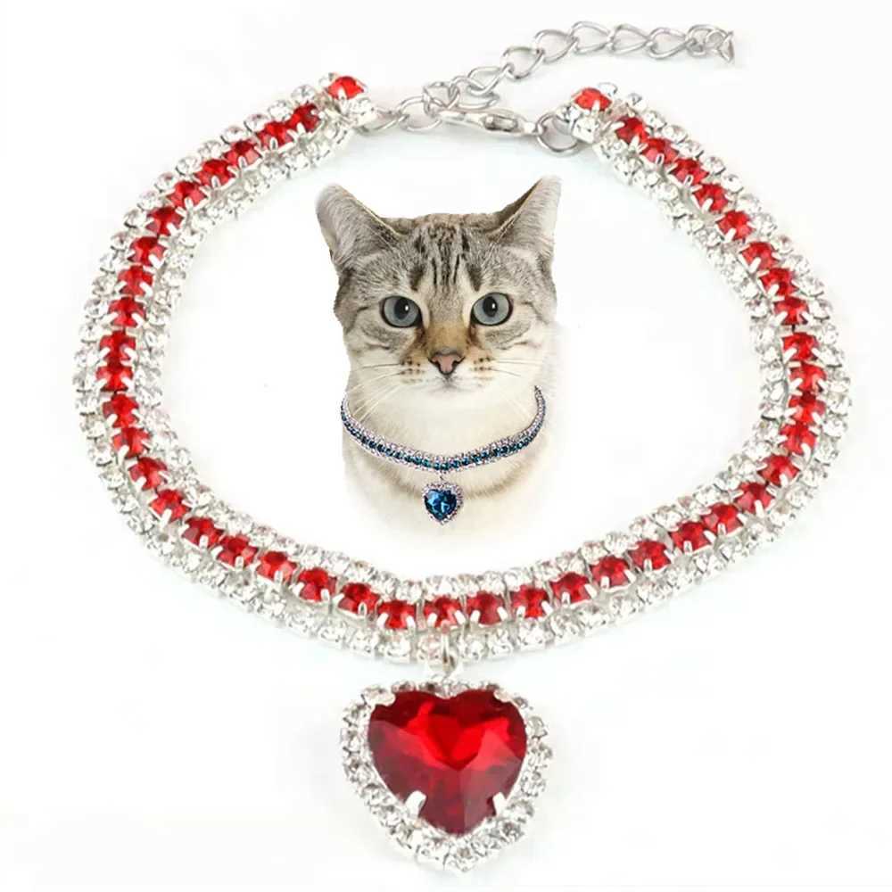 Luxury Diamond Pet Collar Cat Necklace Cute Love Pendant Dog Cat Collar Pet Accessories for Puppies Bling Crystal Kitty Necklace X250129