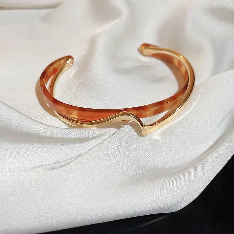 Korea Light Luxury White Shellfis Board Bracelet Bend Metallic Texture Bracelets Set for Wen Fashion Jewelry Gifts X250129