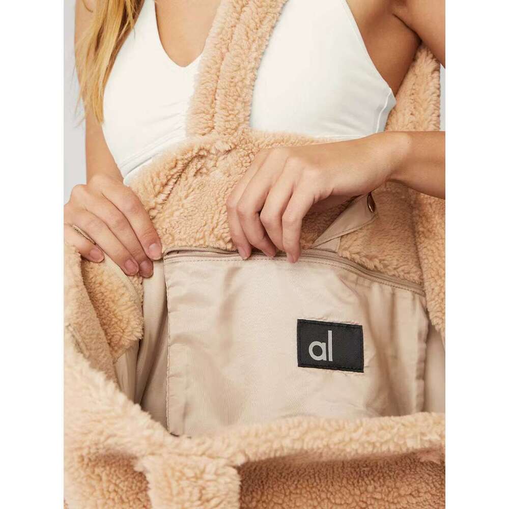 Hot Women Foxy Sherpa Tote Letter Plush Handbag Winter Fluffy Clutch Strap Large Capacity Storage Shoulder Bag Sports Travel Bag