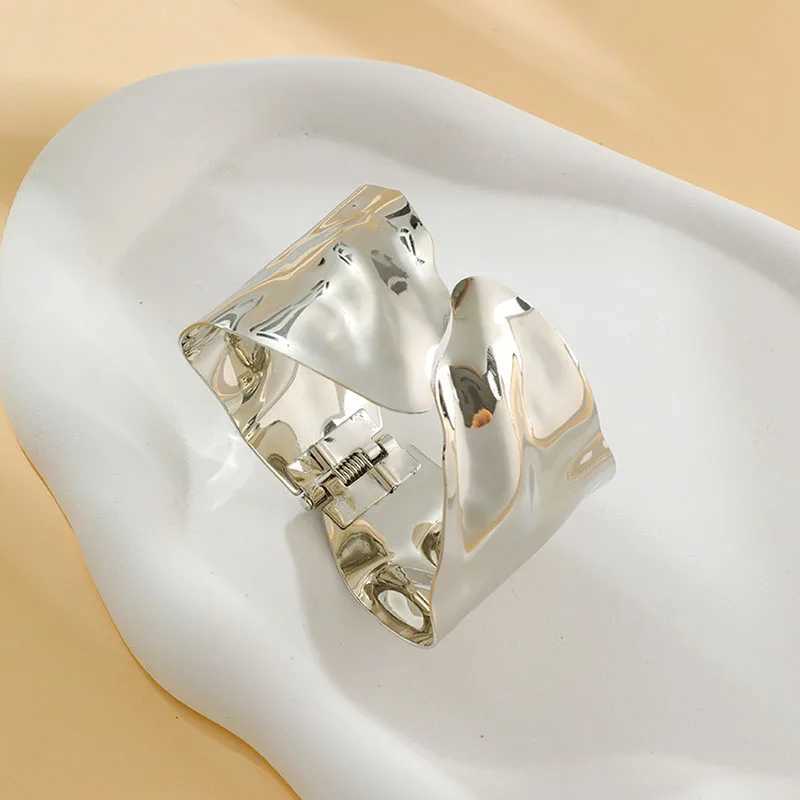 New Geetric Metal Wide Cuff Open Bangle Jewelry Accessories Fashion Personali Design Metal Glossy Bracelets for Wen X250129