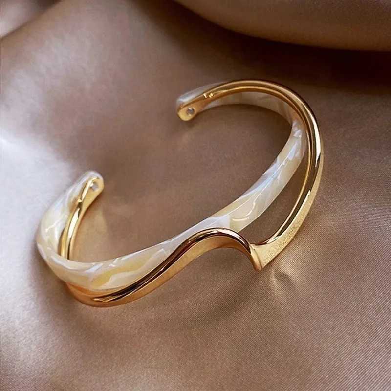 Korea Light Luxury White Shellfis Board Bracelet Bend Metallic Texture Bracelets Set for Wen Fashion Jewelry Gifts X250129
