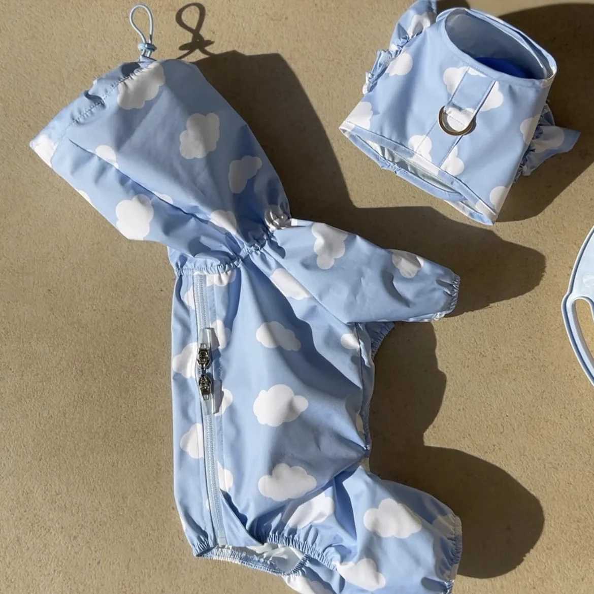 Cute Love Dog Raincoat Tpu Thickened Waterproof coat Puppy Hooded Four-Legged Coat Dog Clothes All-Inclusive rainclothes foXJ250121