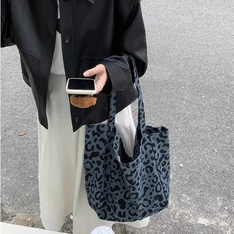 Korean Version of Ono Leopard Print Alphabet Shoulder Portable Canvas Bag Large Capacity Bucket Bag Women Go Out Commuting 250122